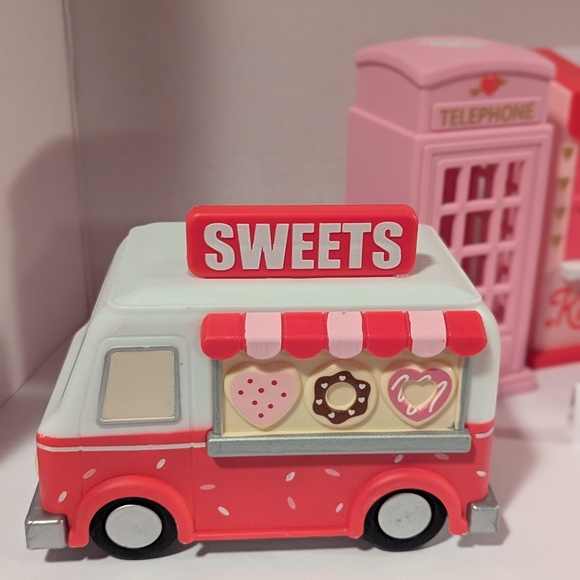 Bullseye Playground Valentines Light Up 4pc Set Sweet Truck Kissing Booth - Picture 6 of 8